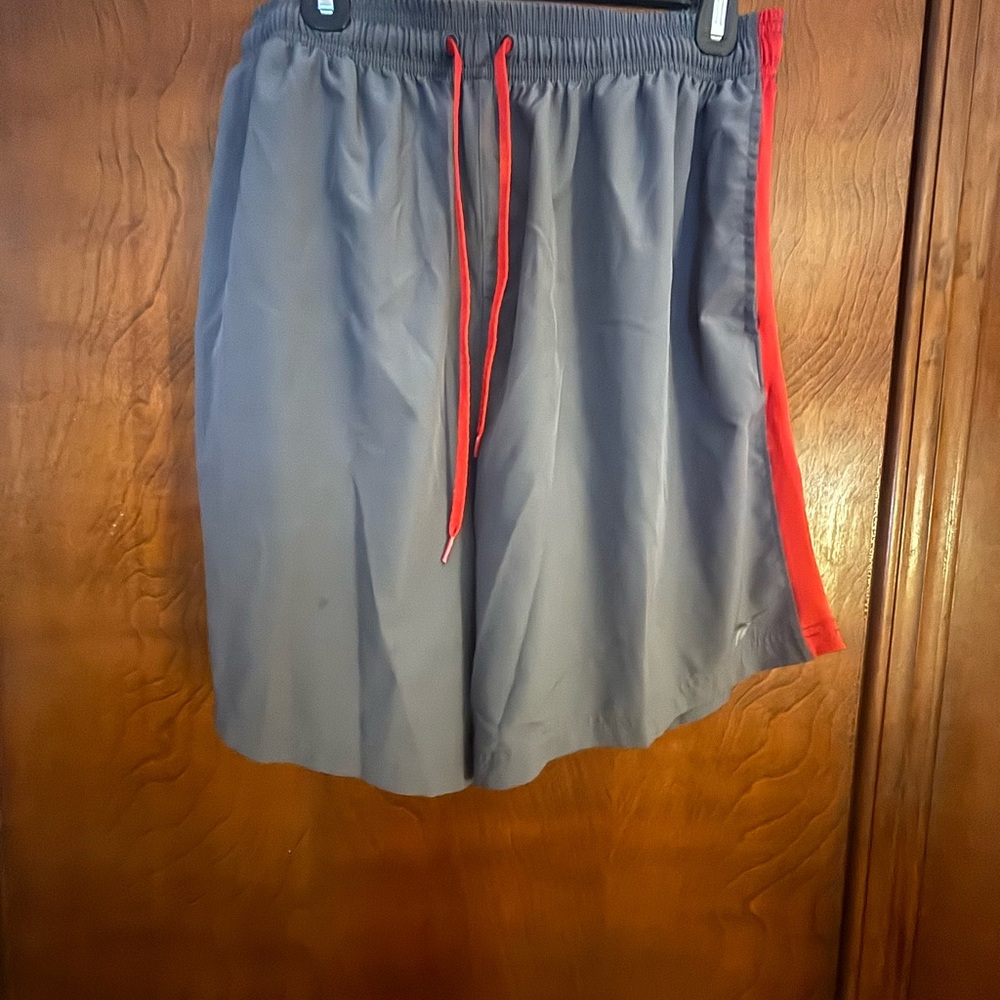 Reebok Gray and Red Men's Shorts Size L